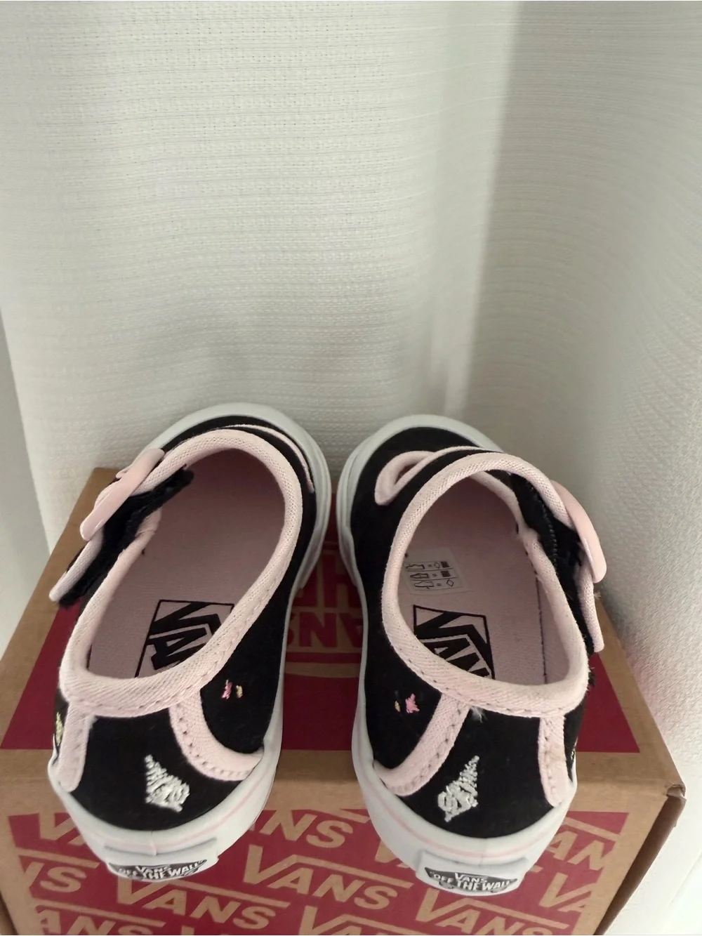 Vans Kids Mary Jane Slip-On in Black & Light Pink